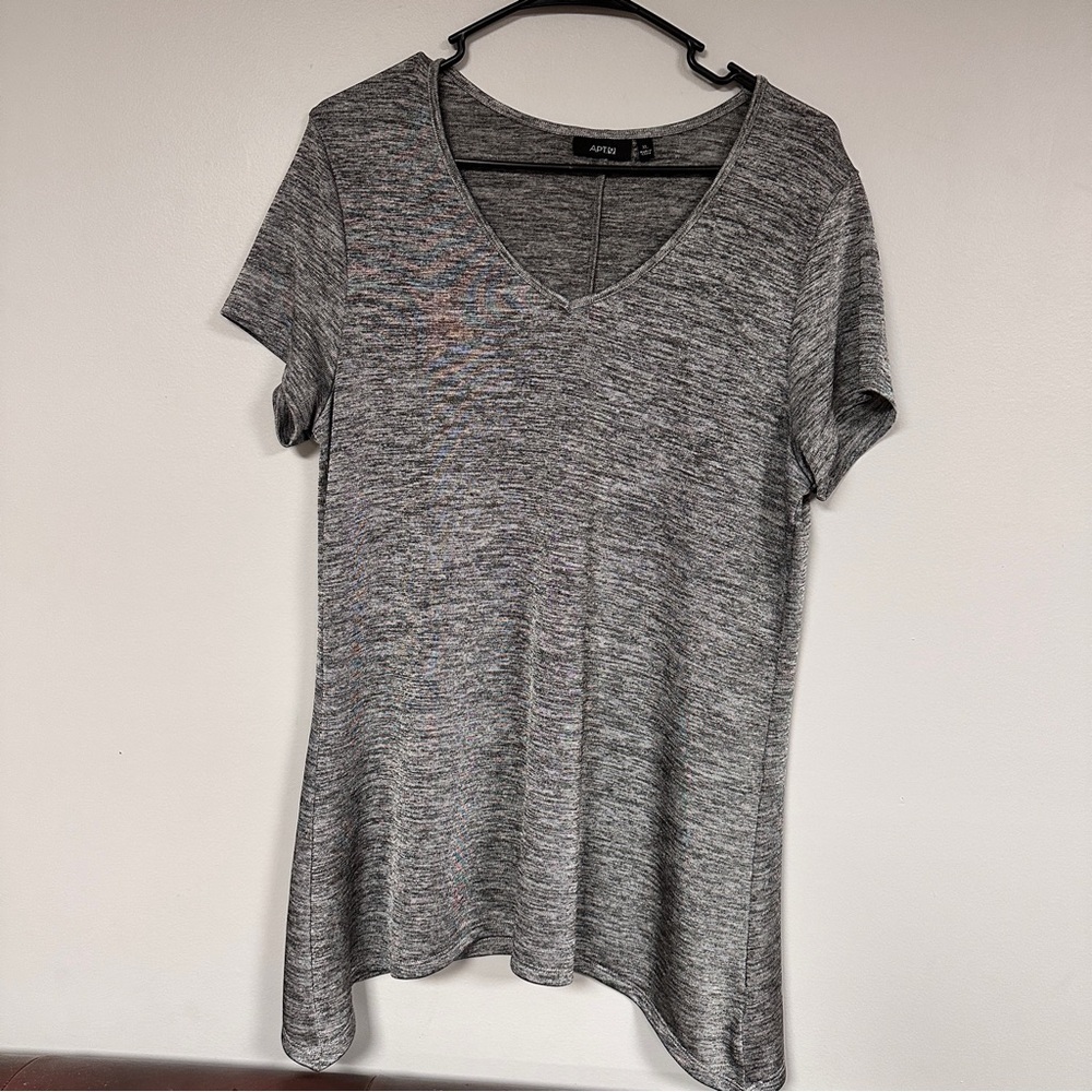 Apt 9 elegant shimmering silver/ black long top with longer sides, L